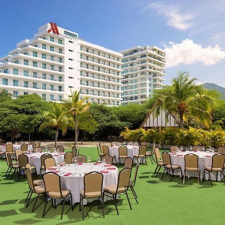 Santa Marta Marriott Resort Playa Dormida Экстерьер фото The lawn at the hotel