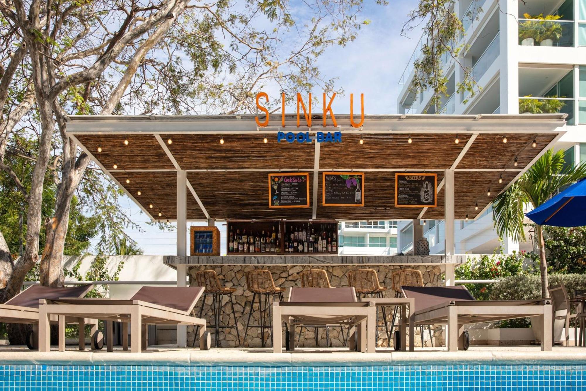 Santa Marta Marriott Resort Playa Dormida Экстерьер фото The pool bar at the hotel