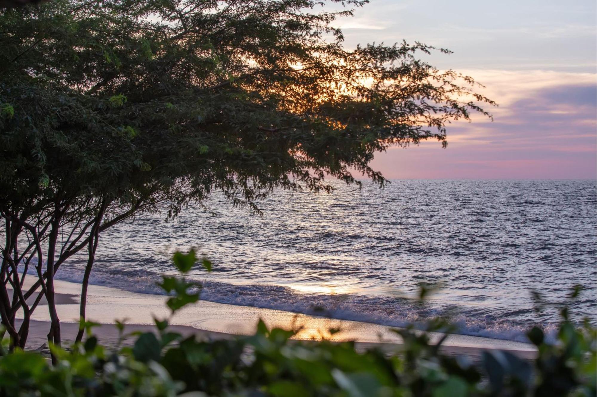 Santa Marta Marriott Resort Playa Dormida Экстерьер фото Sunset at the beach