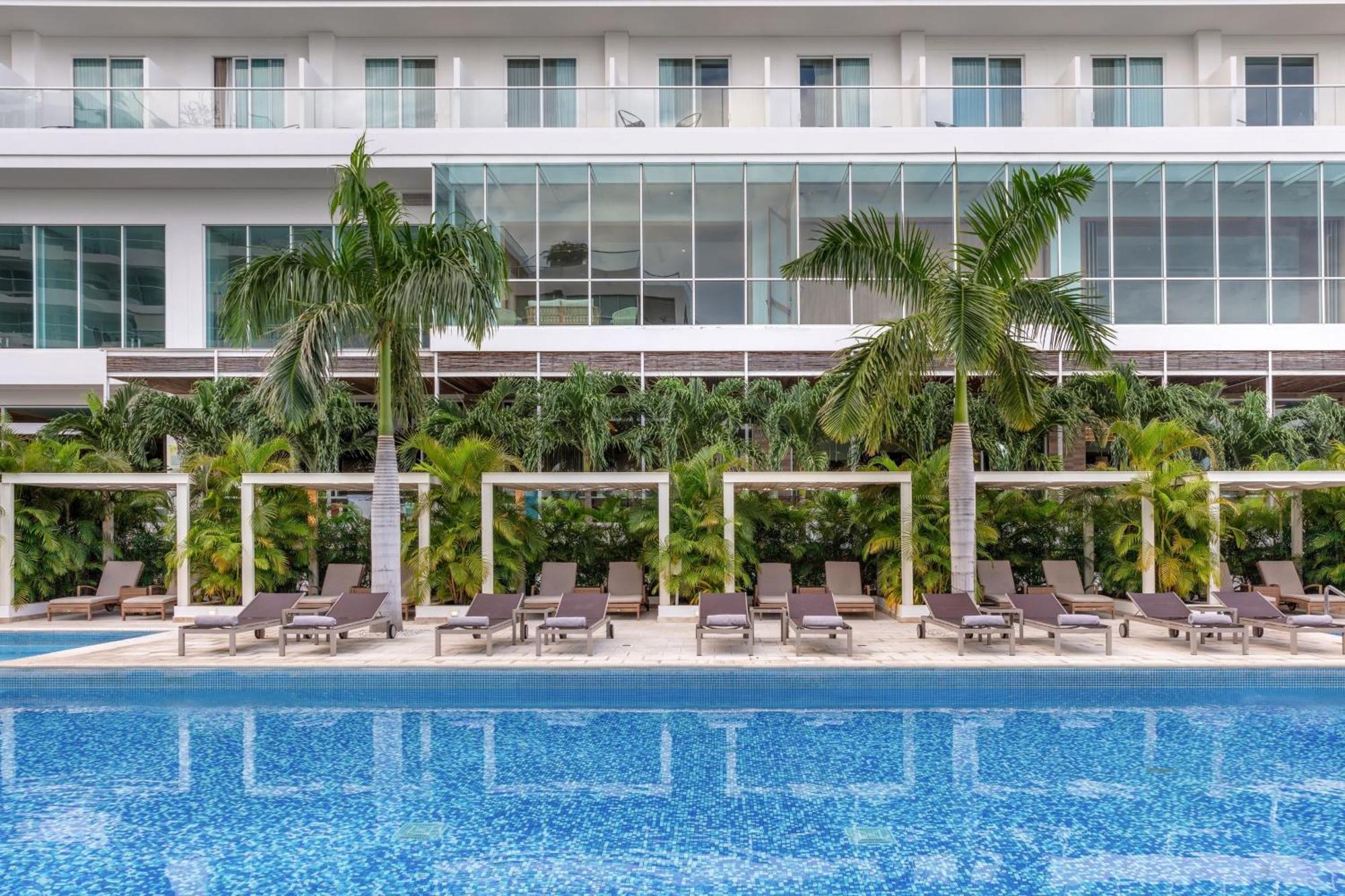 Santa Marta Marriott Resort Playa Dormida Экстерьер фото The swimming pool at the hotel