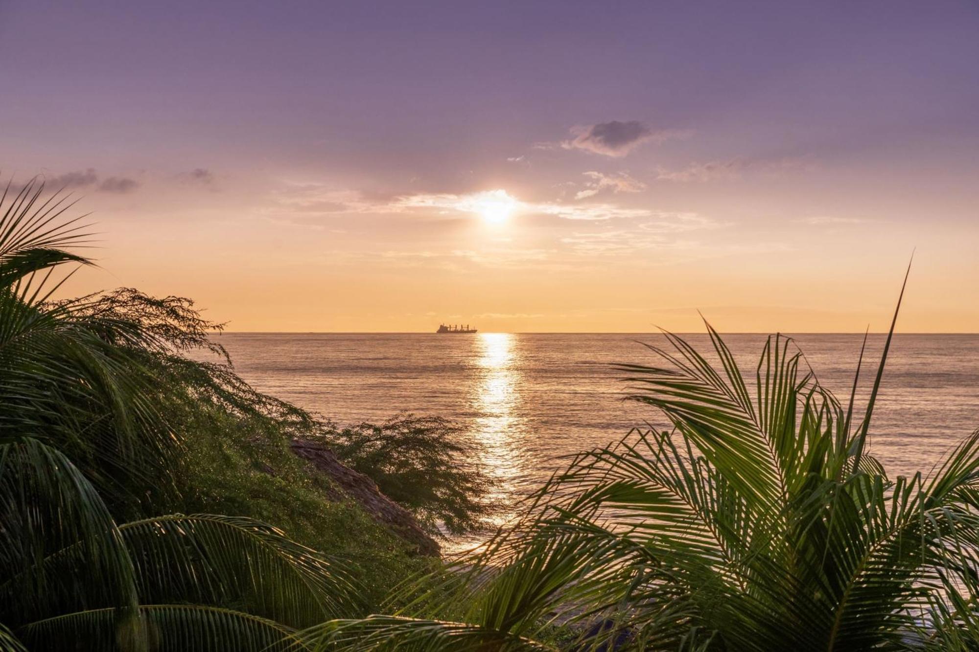 Santa Marta Marriott Resort Playa Dormida Экстерьер фото Sunset at the beach