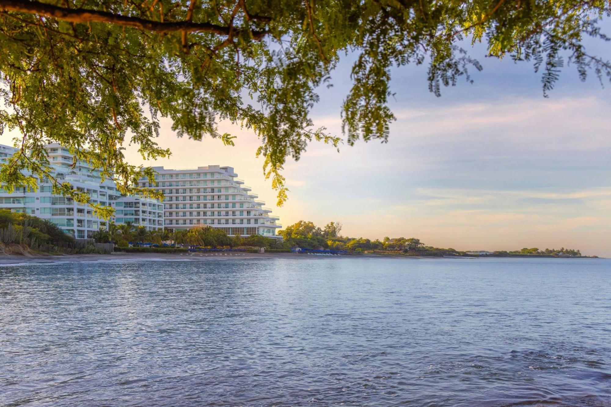 Santa Marta Marriott Resort Playa Dormida Экстерьер фото The hotel from the lake